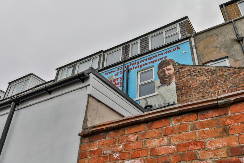 23 Trafalgar Square With Hot Tub And Cinema Scarborough Exterior photo