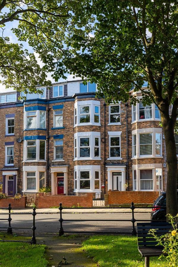 23 Trafalgar Square With Hot Tub And Cinema Scarborough Exterior photo